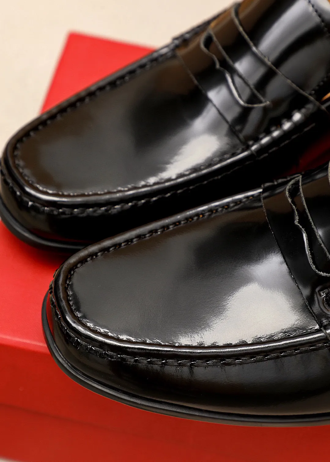 Men's shoes 💰480 💐 Product trademark: Ferragamo "Ferragamo" casual leather shoes Regular size: 38-44 (45🉑️customized) Product materials: Selected imported first-layer open-edge beaded cowhide leather upper, imported water-dyed cowhide leather lining. Strong three-dimensional visual effect, original outsole color: 3⃣️seed leather materials available